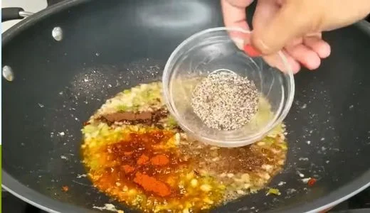 Start the Coconut Curry Sauce